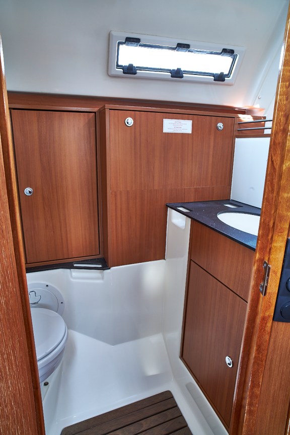 Image of White Pearl B yacht #11