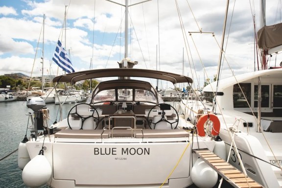 Image of Blue Moon yacht #8