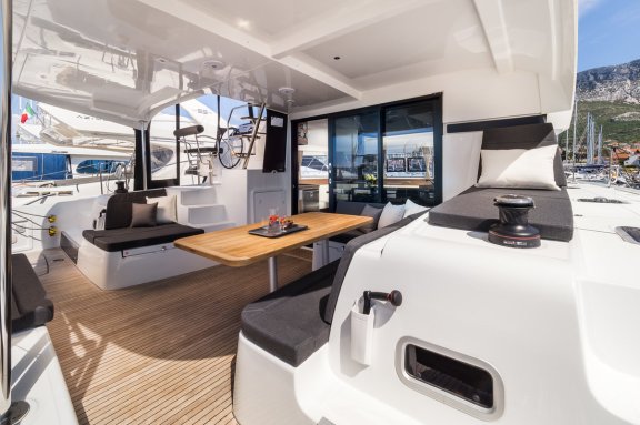 Image of La Perla yacht #9