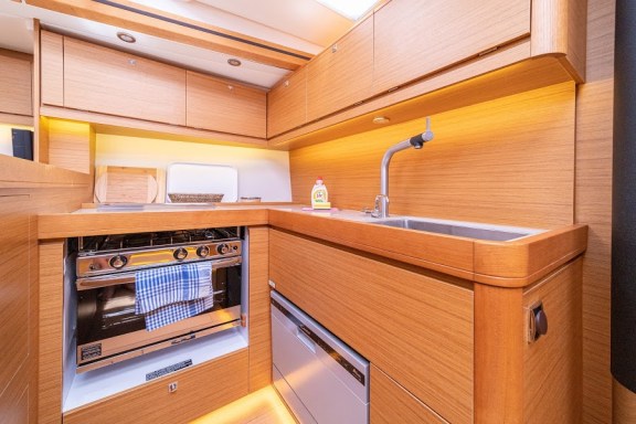 Image of Zephyrus yacht #12