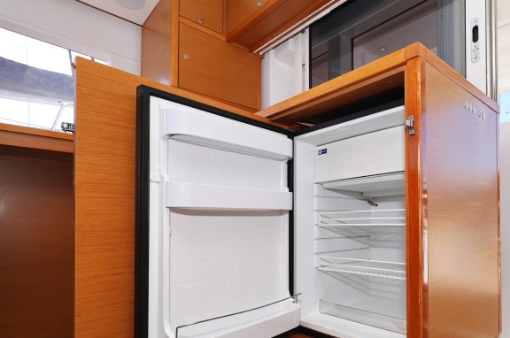 Image of Dorka V yacht #40