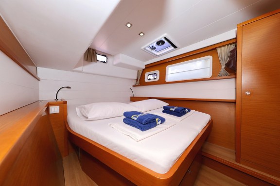 Image of Simply The Best yacht #28