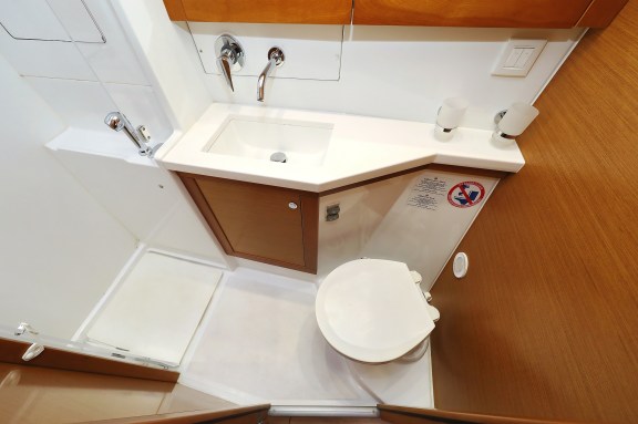 Image of Simply The Best yacht #35