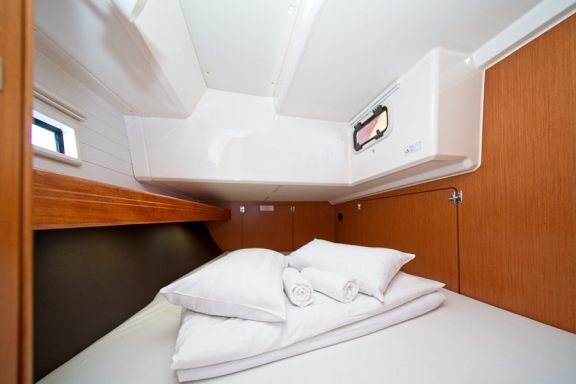 Image of MH 49 yacht #17