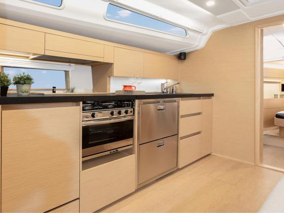 Image of Uptown Girl yacht #11