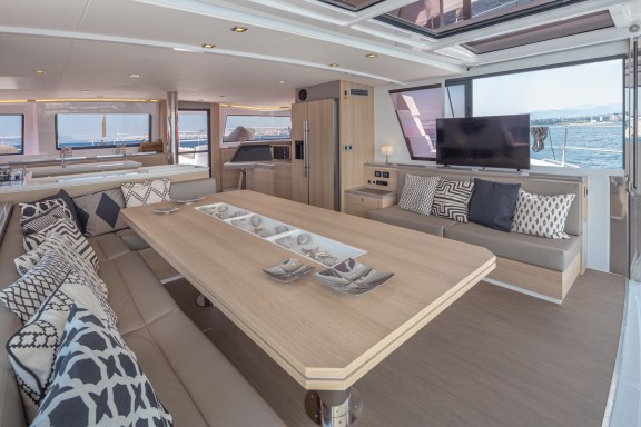 Image of License to Chill (crewed) yacht #5