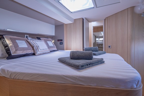 Image of License to Chill (crewed) yacht #8
