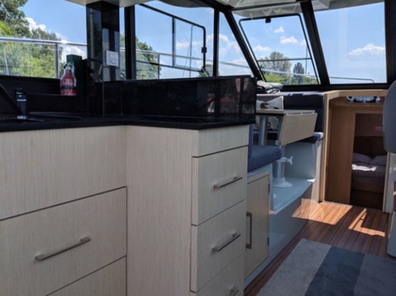 Image of Tofino yacht #9