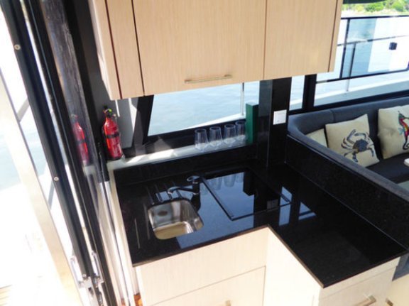 Image of Tofino yacht #10