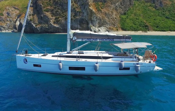 Image of Red Horizon yacht #3