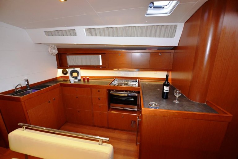 Image of Pherousa yacht #8