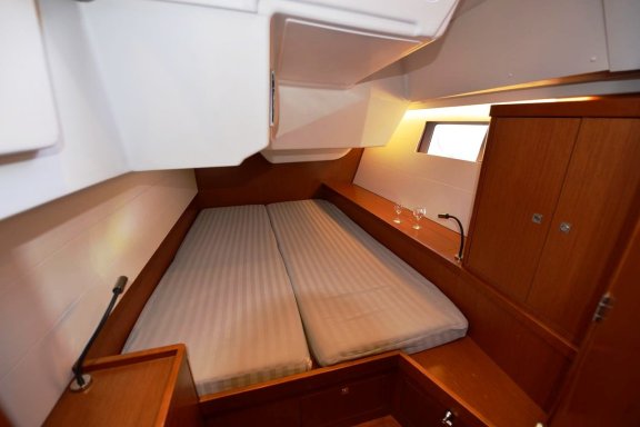 Image of Pherousa yacht #10