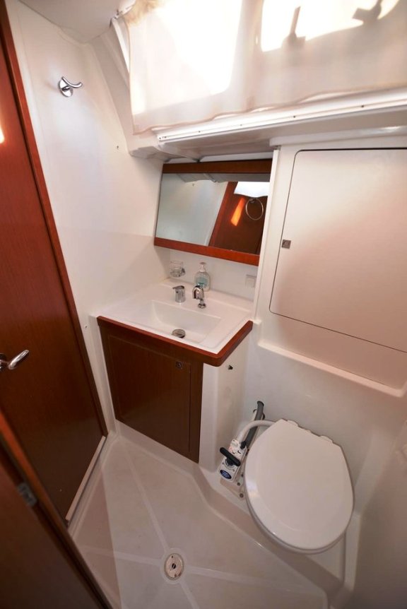 Image of Pherousa yacht #12