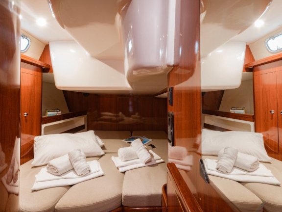 Image of Christianna VIII yacht #36