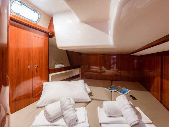 Image of Christianna VIII yacht #37