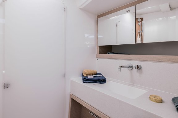 Image of Jeroboam yacht #9