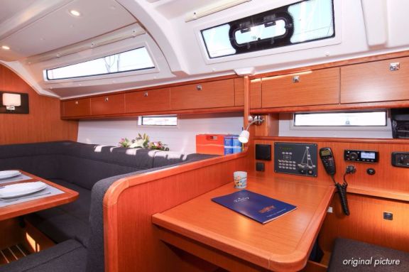 Image of Viviane II (12) yacht #10