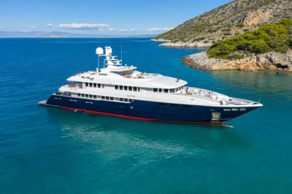 Luxury yacht charter
