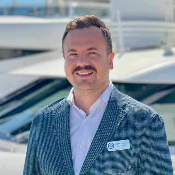 Alex Hailwax, yacht charter broker with AMWAX Prime
