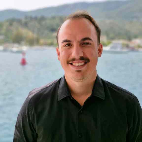 Max Froelicher, yacht charter broker with AMWAX Prime 2