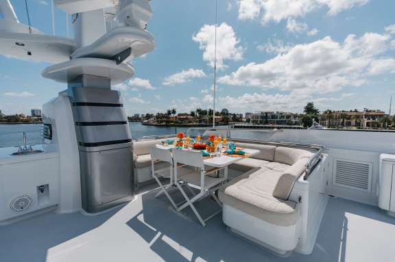 Sundeck Convertible Dining/Sunbed