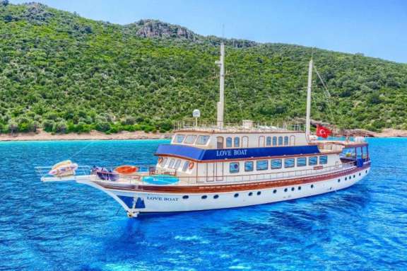 LOVE BOAT