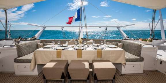 MAGIC CAT - Aft Deck