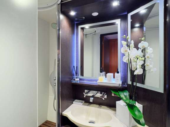 Image of WORLD’S END (MED) yacht #11