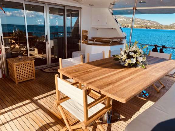 The saloon can comfortably seat 11 guests for socialising