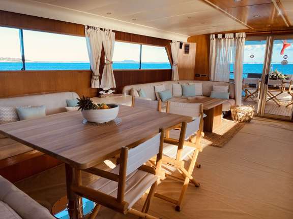 The dining area has been updated and can accommodate 11 guests for dining