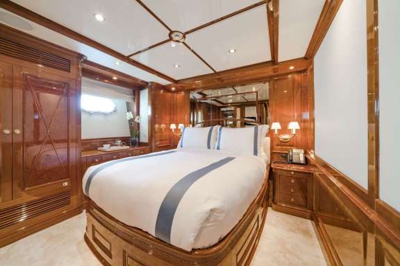 Aura - Port Double Cabin