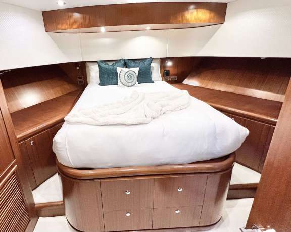 VIP Stateroom Queen
