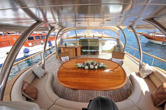 AFT Deck - Dining Area