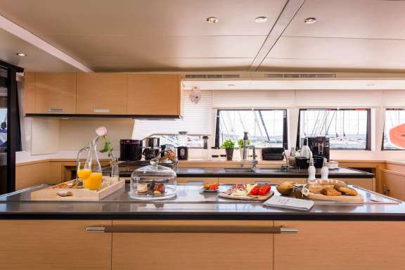 Image of OPAL (Lagoon 620) yacht #14