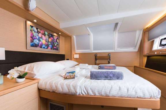 Image of OPAL (Lagoon 620) yacht #7