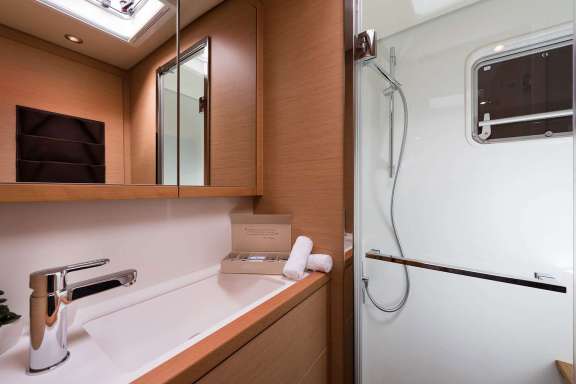 Image of OPAL (Lagoon 620) yacht #8