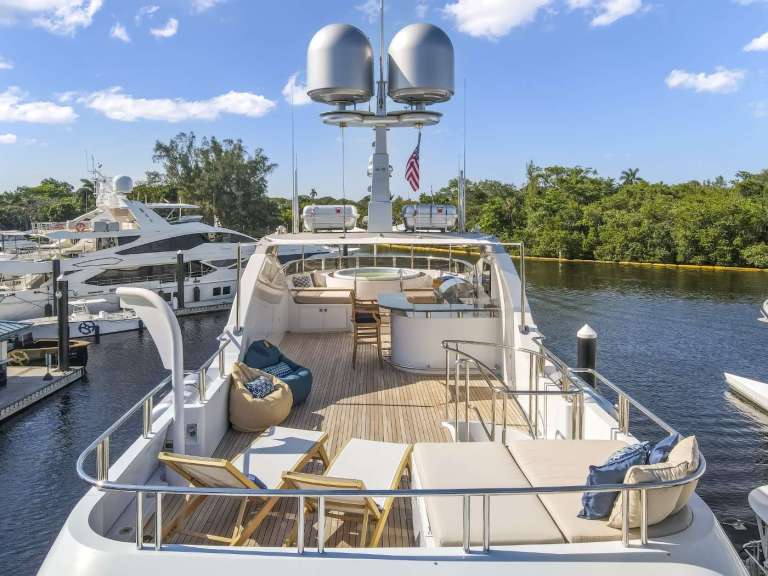 Hot Tub- Sundeck