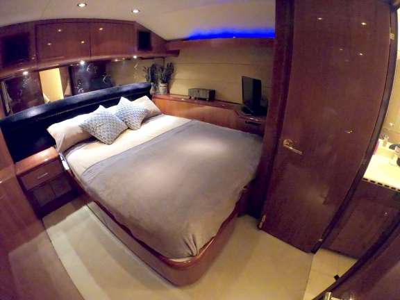 Guest head and shower.