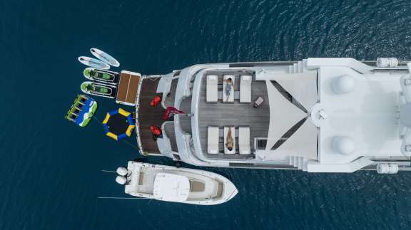 Sundeck Shaded Seating