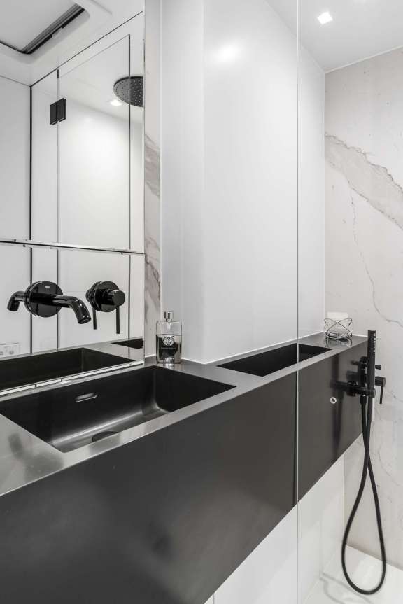 Image of FEEL THE BLUE yacht #9