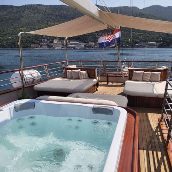 Image of SON DE MAR yacht #10