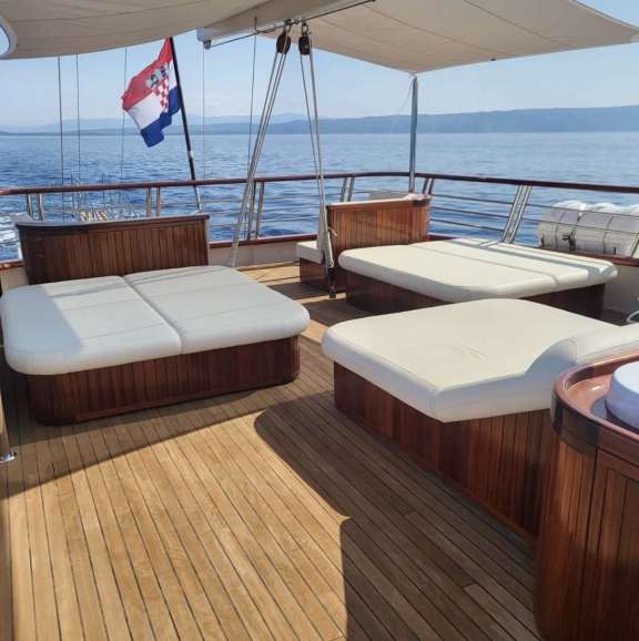 Image of SON DE MAR yacht #11