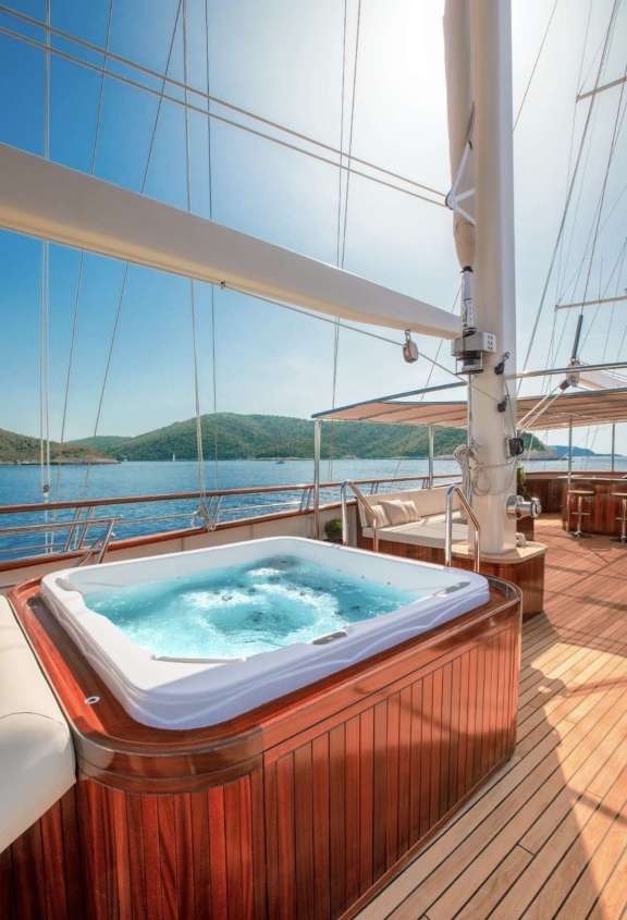 Image of SON DE MAR yacht #13