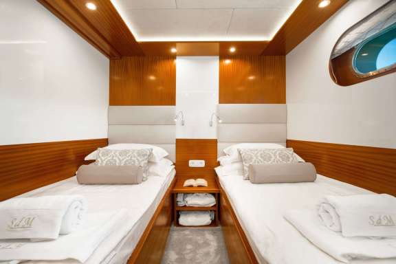 Image of SON DE MAR yacht #8