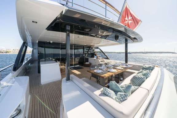 ELYSIUM I - aft deck