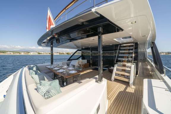 ELYSIUM I - aft deck