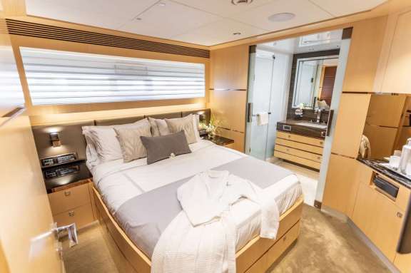 Image of ANGELEYES yacht #8