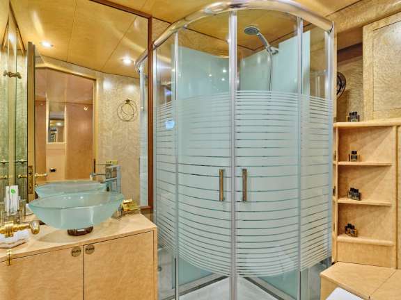 Single cabin ensuite facilities