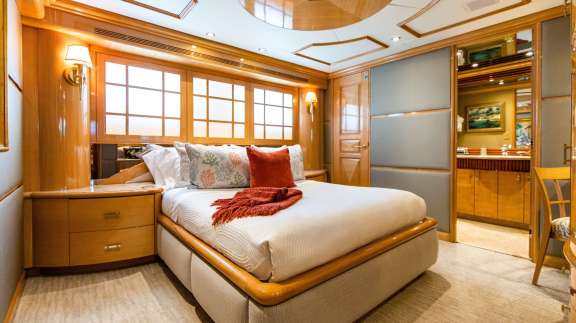 Queen guest stateroom 1