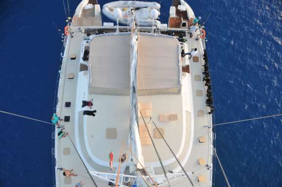 LONESTAR offers over 2,500 sq ft of deck space